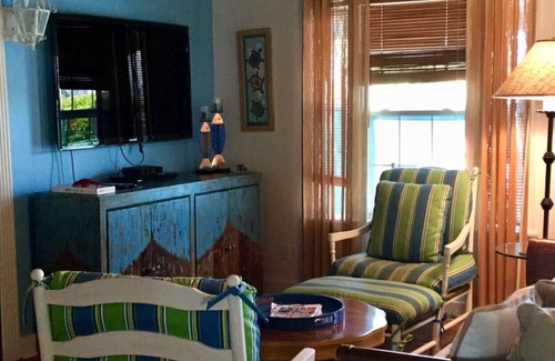Pass-a-Grille Historic District Cottage | Pass-a-Grille's Waterfront Charmer, on Boca Ciega Bay in Historic Area