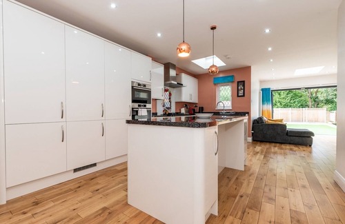 Sidcup House | Pass the Keys | 4 Bed house + Parking, 5 mins Sidcup Station