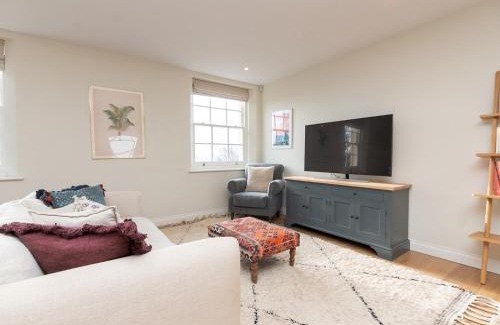 Bath Apartment | Pass the Keys Apartment with Stunning Views and Free Parking