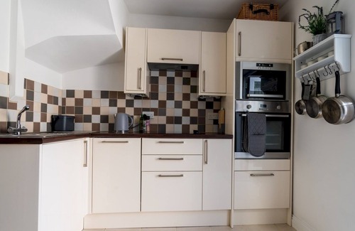 Montpellier House | Pass the Keys | Bath Road Retreat 2 bedrooms with garden