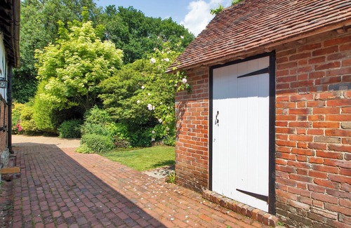 Hartfield House | Pass the Keys | Beautiful Countryside Cottage