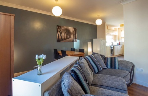 Muirhouse Apartment | Pass the Keys | Bright & Spacious 4 bedroom Suburban Home!