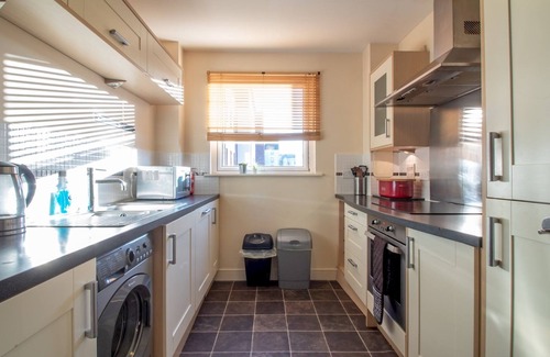 Muirhouse Apartment | Pass the Keys | Bright & Spacious 4 bedroom Suburban Home!