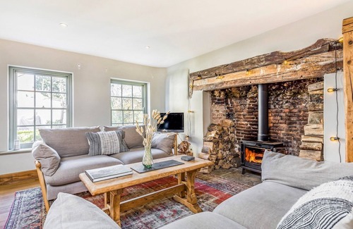 Funtington House | Pass the Keys | Charming Downland Cottage