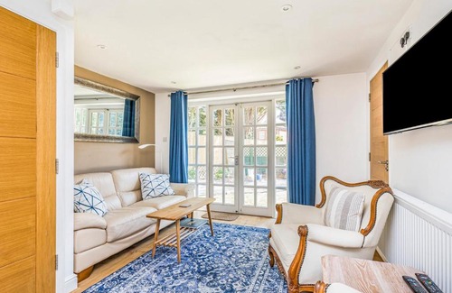 Funtington House | Pass the Keys Charming Cottage with Garden