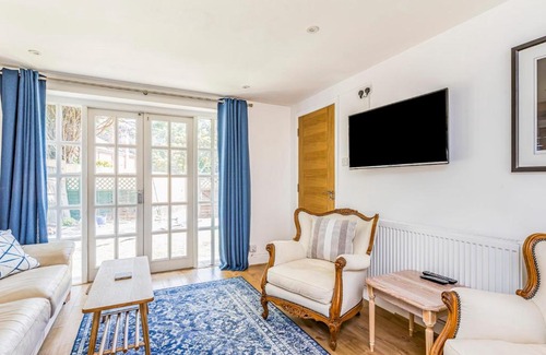 Funtington House | Pass the Keys Charming Cottage with Garden