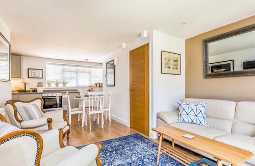 Funtington House | Pass the Keys Charming Cottage with Garden