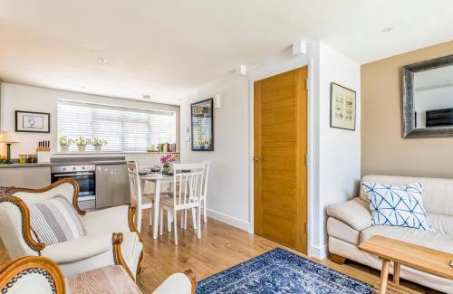 Funtington House | Pass the Keys Charming Cottage with Garden