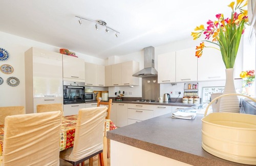 Chilham House | Pass the Keys | Cheerful 2-Bedroom house with Private parking