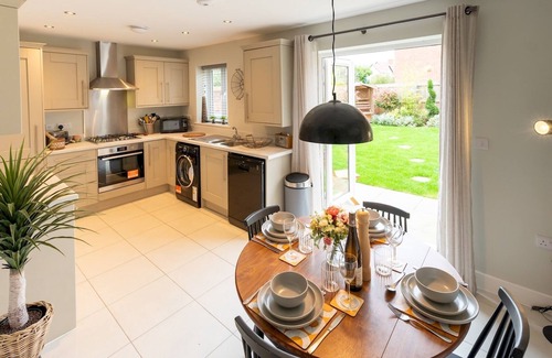 Ludwel House | Pass the Keys | Contemporary 2 bedroom home