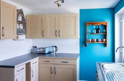 Puriton House | Pass the Keys | Cosy Cottage with Fireplace