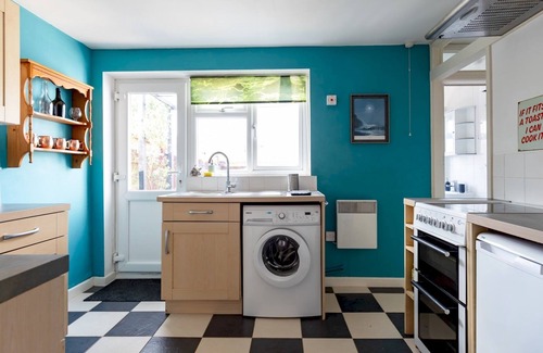 Puriton House | Pass the Keys | Cosy Cottage with Fireplace