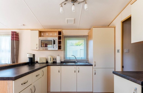 Wimborne House | Pass the Keys | Delightful 2 bedroom caravan with parking
