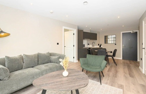 Holbeck Apartment | Pass the Keys | Deluxe Leeds Central - Panoramic Views