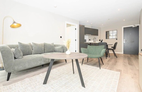 Holbeck Apartment | Pass the Keys | Deluxe Leeds Central - Panoramic Views