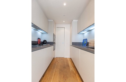 Laurieston Apartment | Pass the Keys | Elegant and Modern Apartment at the Meadows, in Central Edinburgh