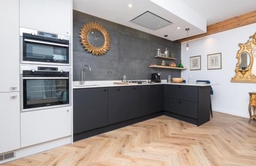 Bath House | Pass the Keys Fabulous 2 bedroom house in a central location