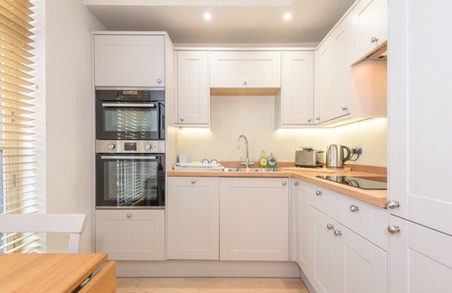 Leeds Apartment | Pass the Keys | Family Haven in heart of Leeds!