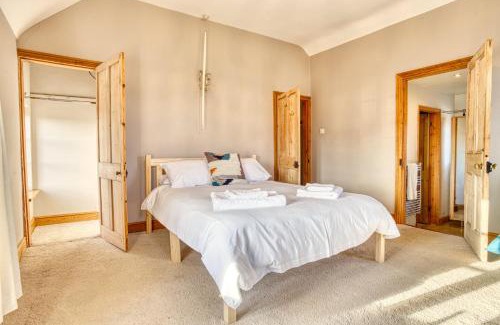 Newton On Trent House | Pass the Keys Family home in the countryside