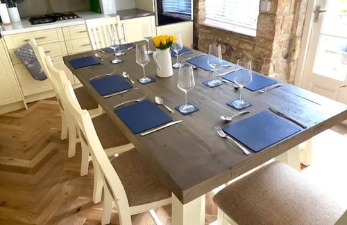 Bourton-on-the-Hill House | Pass the Keys | Charming 18th Century 4 bedroom cottage