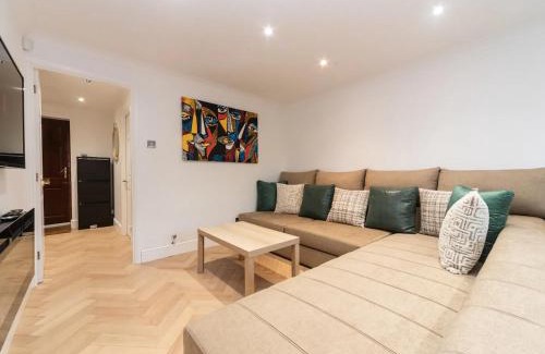 Sidcup House | Pass the Keys Gorgeous 4 BR House Near Station mins to London