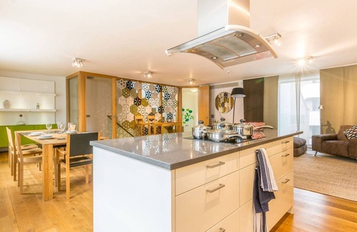 The City of London Apartment | Pass The Keys | Gorgeous 3-bed with large roof terrace, very central