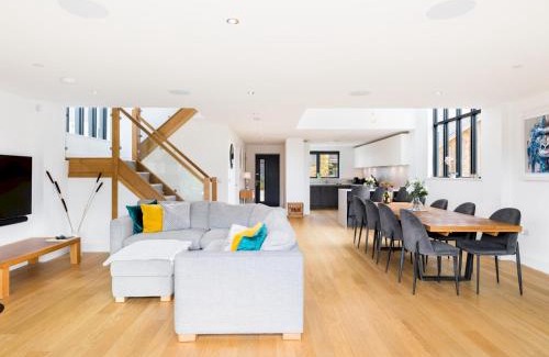 Cirencester House | Pass the Keys Minety Lake lodge hot tub games room