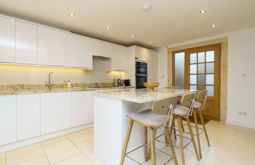 Combe Down House | Pass the Keys | Modern 3 bed home with offstreet parking