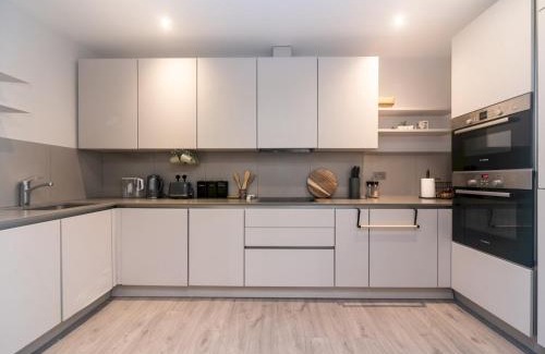 St. Mark's Apartment | Pass the Keys Modern Apartment 2 Minute Walk From Station