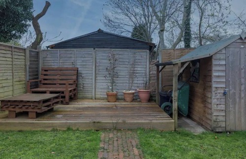 Camberley House | Pass the Keys | Modern 3-Bedroom House in Camberley w/Parking