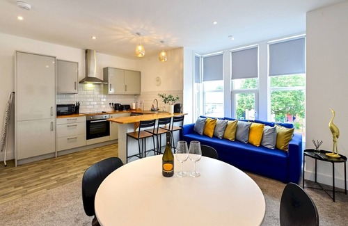 Caerau Apartment | Pass the Keys | Pontcanna - Chic 2-Bed Flat w/Parking
