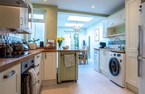 Stratton House | Pass the Keys | Quarry Cottage Courtyard Garden