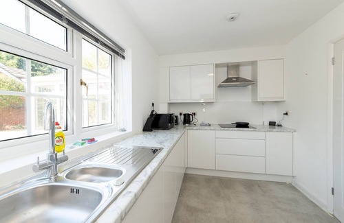 Playhatch House | Pass the Keys | Reading Luxurious Spacious Villa with Conservatory