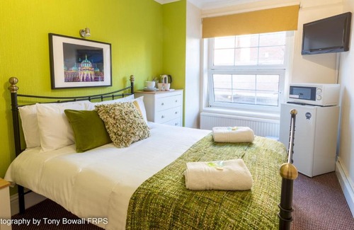 Brighton City Centre Apartment | Pass the Keys Room 12 Double The vibrant Jane boutique suite