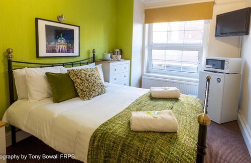 Brighton City Centre Apartment | Pass the Keys Room 12 Double The vibrant Jane boutique suite