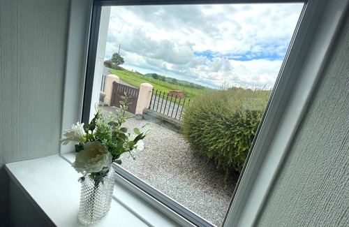 Castle Douglas House | Pass the Keys | Spacious 3BR Cottage in Beautiful Rural Setting