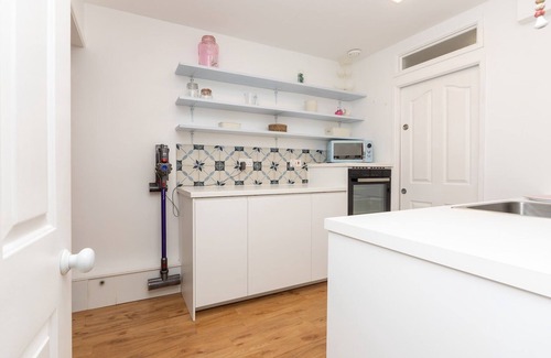 Combe Down House | Pass the Keys | Spacious family home with parking