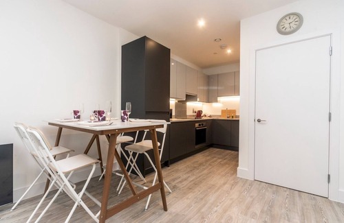Abbey Wood Apartment | Pass the Keys | Spacious Bright Flat 20 Mins To Central London
