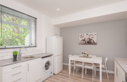 Chapeltown House | Pass the Keys | Spacious Retreat near city centre