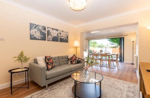 Chessington North and Hook House | Pass the Keys Stunning Spacious Chessington Gem with Parking