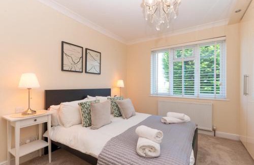 Chessington North and Hook House | Pass the Keys Stunning Spacious Chessington Gem with Parking