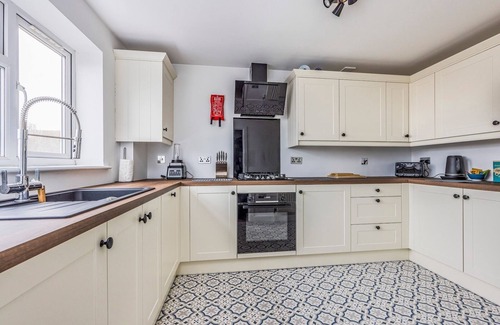 East Wittering Apartment | Pass the Keys | Stylish Flat Close To Beach