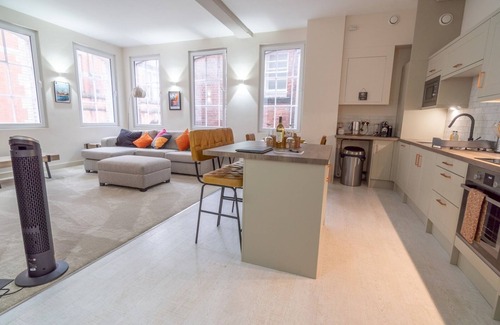 Nottingham City Centre Apartment | Pass the Keys | Stylish 2-Bed Apartment in Nottingham’s Heart & Soul