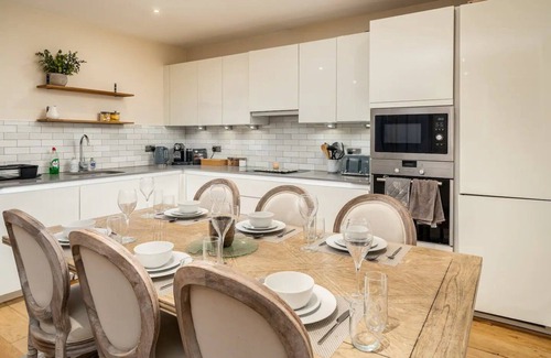 St Albans Apartment | Pass the Keys | Stylish Central St Albans Flat with Free Parking