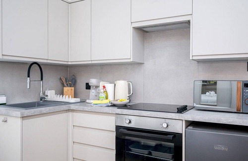 Waddon Apartment | Pass the Keys | The Nest Studio - Stylish Central Croydon Retreat
