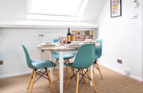 Avening Apartment | Pass the Keys Tranquil cosy apartment in centre of Avening