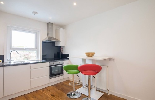 Sunninghill House | Pass the Keys | Trendy Flat in Sunninghill's Village Atmosphere