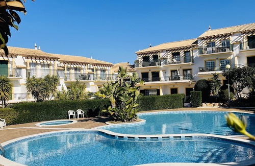 Guia House | Passe Suas Férias Nesse Belíssimo Condomínio Fechado em Albufeira, Guia