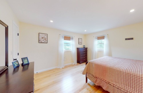 Pittsford House | Pastoral home with gas fireplace & lovely view - great for skiing & fall foliage