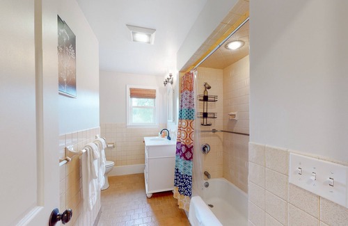 Pittsford House | Pastoral home with gas fireplace & lovely view - great for skiing & fall foliage